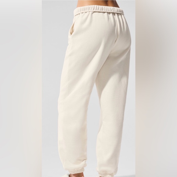ALO Yoga Off-White Accolade Sweat Pant gently worn - Picture 3 of 12